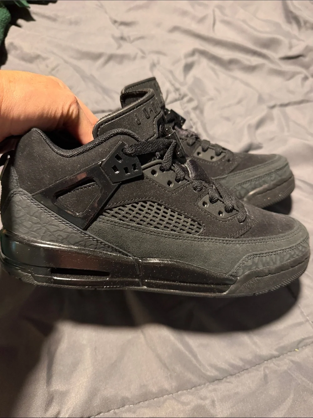Boys 6.5 All-Black Low-Top Suede Athletic Sneakers